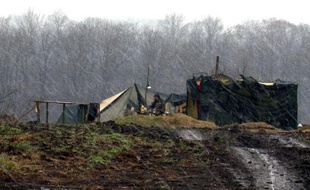 Un soldat ukrainien sous la neige à Prokhody le 5 avril 2014