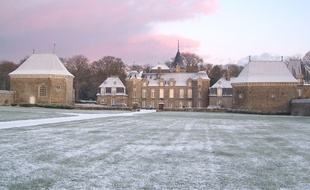 Le domaine de la Bourbansais sous la neige.