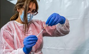 Un centre de vaccination à Lyon, le 15 janvier 2020.