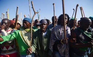 Des mineurs sud-africains en grève à Marikana, le 14 mai 2014