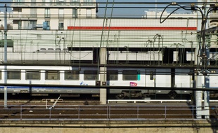 Train en gare à Paris (Illustration)