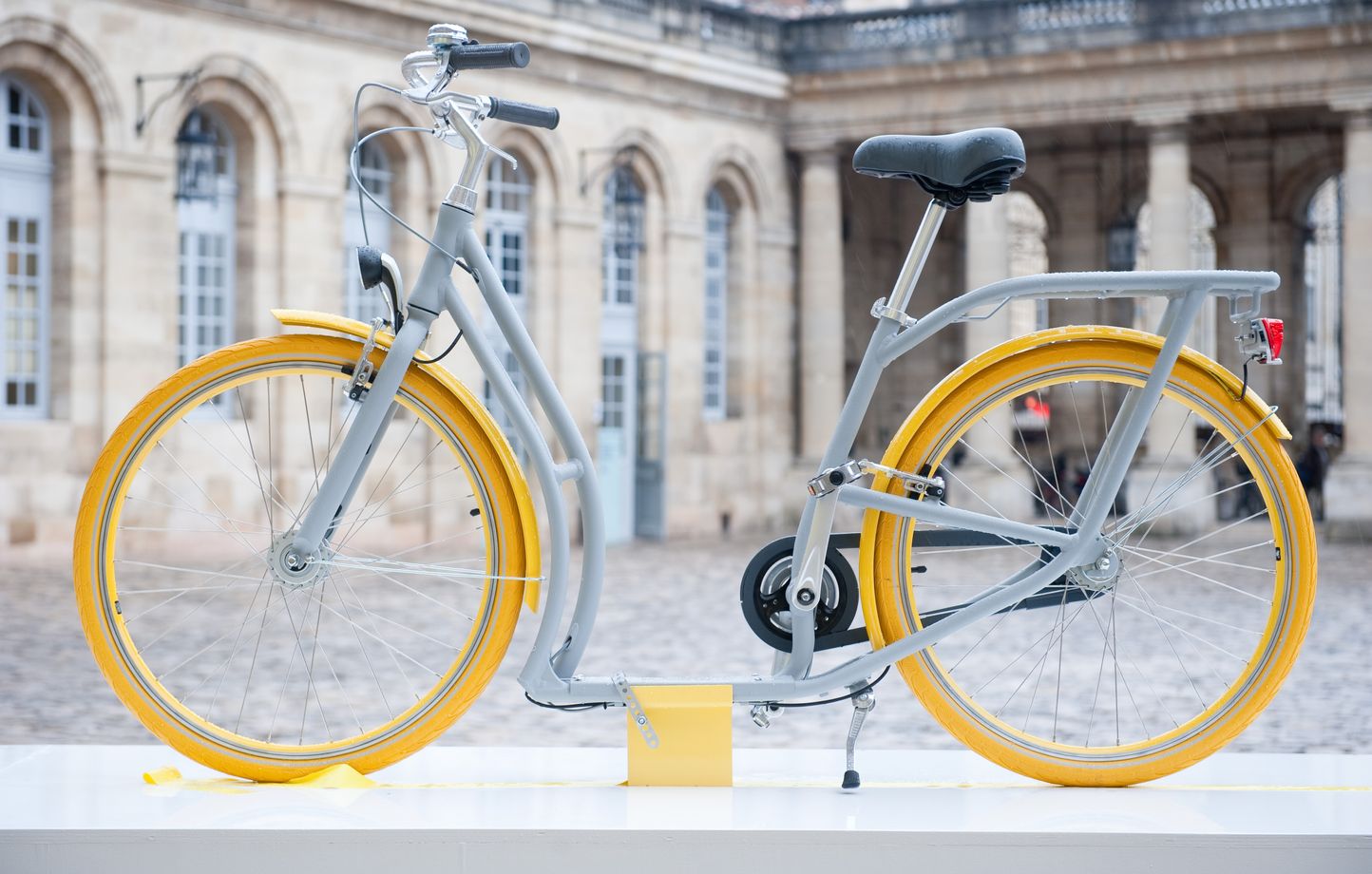 Bordeaux, 25 fevrier 2013. - Le Pibal, designe par Philippe Starck, futur velo de la ville de Bordeaux en pret gratuit a la Maison du velo. - Photo : Sebastien Ortola