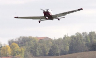 Quatre personnes ont péri dans le crash d'un avion de tourisme à Coburg dans le sud de l'Allemagne dimanche, a-t-on appris auprès de la police.