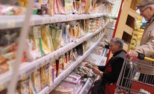 Des clients dans un supermarché