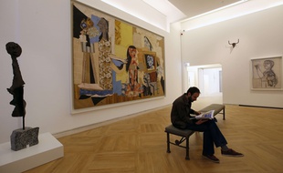 Un visiteur au Musée Picasso de Paris, le 18 octobre 2014.
