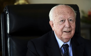 Jean-Claude Gaudin en 2017 dans son bureau de maire de Marseille