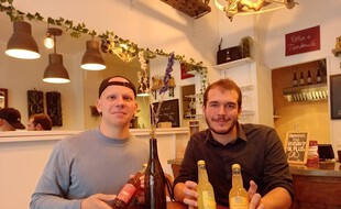 Gaspard Duval (à gauche) et Antoine Grenier, ont lancé une boisson à base de CBD, une molécule contenue dans le cannabis