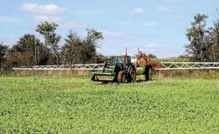 Les agriculteurs utilisent de nombreux produits phytopharmaceutiques.