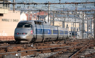 Un TGV arrivant à la gare Saint-Charles.