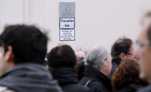 Le 26 avril 2011, Rémy Louvradoux s'est suicidé sur son lieu de travail après 32 années passées chez France Télécom.