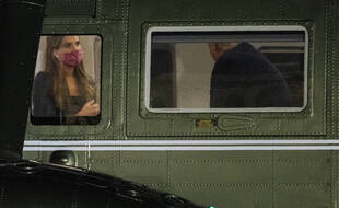 Hope Hicks et Donald Trump à bord de l'hélicoptère Marine One le 14 septembre 2020.