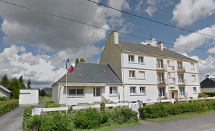 L'incendie s'est déclaré dimanche soir dans l'ancienne caserne de gendarmerie d'Allaire dans le Morbihan.