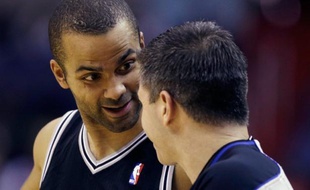 Tony Parker, Nando de Colo et Boris Diaw, la clique tricolore de San Antonio, se sont bien amusés samedi en NBA contre Charlotte, écrasé de trente points dans le Texas.