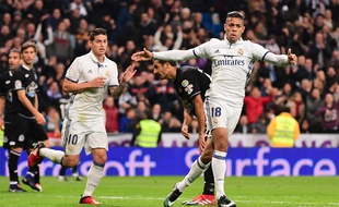 Auteur ici en décembre dernier de son seul but de la saison en Liga contre le Deportivo La Corogne, Mariano Diaz (à droite, aux côtés de James Rodriguez) passait clairement après Karim Benzema et Alvaro Morata dans la hiérarchie des avant-centres du Real.