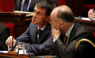 Le Premier ministre, Manuel Valls et le ministre de l'Intérieur, Bernard Cazeneuve à l'Assemblée, le 19 novembre 2015