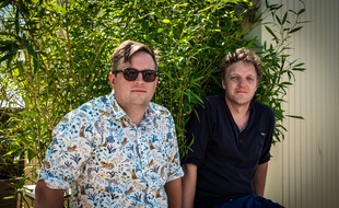 Alexandre Stevens (à gauche) et Mathieu Fonsy (à droite), les deux programmateurs de Marsatac et de Dour.