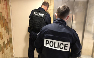 Illustrations de policiers en patrouille dans le quartier du Blosne à Rennes.