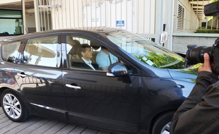 Robert Ménard, à la sortie de l'hôtel de police de Montpellier, ce mercredi matin.