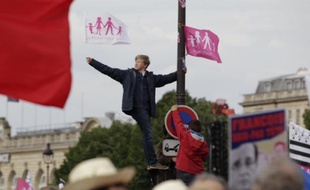 Des manifestants venus défiler contre la loi sur le «mariage pour tous», à Paris, le 26 mai 2013.