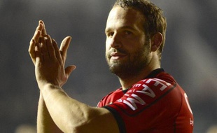 Le demi de mêlée de Toulon Frédéric Michalak, blessé à une épaule, figure dans un groupe de 29 joueurs pour la demi-finale de Coupe d'Europe face aux Saracens dimanche mais sa participation reste incertaine, a-t-on appris mercredi auprès du club.