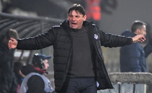 Le courroux de l'entraîneur du TFC Michaël Debève à Metz, le 3 mars 2018.