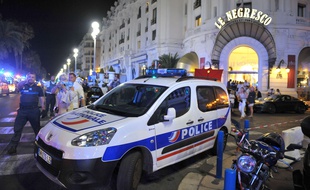 Une voiture de police dans Le Negresco, à Nice, le 14 juillet 2016.