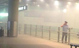 Un Chinois handicapé qui avait fait exploser en juillet une bombe artisanale à l'aéroport international de Pékin, se blessant lui-même ainsi qu'un policier, a été condamné à six ans d'emprisonnement, a annoncé mardi un tribunal de Pékin.