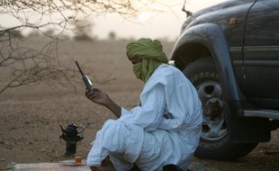 Les rebelles touareg maliens ont pris jeudi un camp militaire de la ville de Léré (nord-ouest du Mali), près de la frontière avec la Mauritanie, après des combats avec l'armée à Anderamboukane (nord-est) à la frontière avec le Niger, a appris l'AFP de sources concordantes.