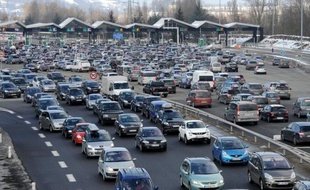 Les Français ont moins circulé en 2012 mais leur budget voiture s'est alourdi en raison d'une hausse constante des frais annexes et des taxes, selon le rapport annuel de l'Automobile Club association (ACA) publié mardi.