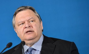 La constitution d'un gouvernement de coalition en Grèce est possible d'ici "mercredi à la mi-journée", a déclaré mardi soir le dirigeant socialiste Evangélos Vénizélos en marge d'une réunion entre responsables de partis politiques.