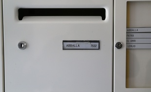 La boîte aux lettres de Larossi Abballa, terroriste présumé qui a tué un couple de policiers à Magnanville le 13 juin 2016