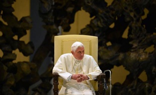 Le pape a pardonné à son ex-majordome Paolo Gabriele pour les fuites de "Vatileaks" en lui faisant parvenir un exemplaire de la Bible accompagné de sa bénédiction, ont annoncé vendredi des sources informées citées par les médias italiens, mais il ne l'a pas encore gracié.