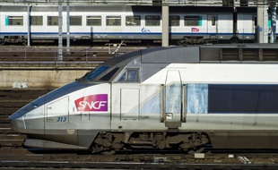 Un TGV en garde Montparnasse à Paris