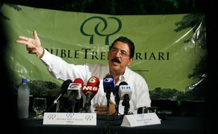 Conférence de presse du président du Honduras exilé, Manuel Zelaya, avant son départ pour le Nicaragua le 28 juin 20069.