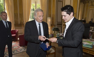 Xavier Koenig décoré par François Rebsamen