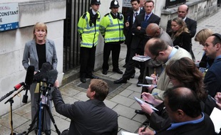 L'enquête sur la mort mystérieuse d'un espion britannique dont le corps a été retrouvé en état de décomposition avancée dans un sac a suscité plus de questions qu'elle n'a appporté de réponses mercredi à Londres, en concluant que Gareth Williams a probablement été tué, sans établir par qui, comment et pourquoi.