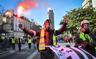 Des «gilets jaunes» manifestent en centre-ville de Nantes le 5 février 2019.