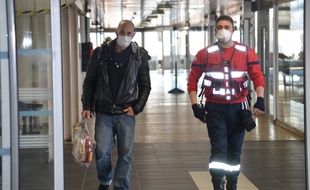Le 24 février 2020, en gare de Perrache à Lyon, où en raison d'une suspicion de coronavirus, les passagers d'un car venant d'Italie ont été confinés quelques heures.