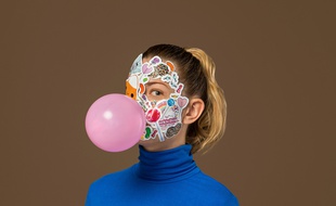 Profitez jusqu'à 50% de réduction sur une large sélection de produits design chez Redbubble