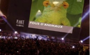 L'écran géant, ici sur le Champs de Mars à Paris, sera demain à Grenoble