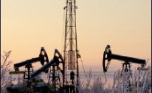 Face à un afflux sans précédent de pétrodollars, la Russie fait face à un choix difficile : dépenser cette manne inespérée ou capitaliser pour parvenir à terme à surmonter la dépendance du pays envers les hydrocarbures, comme le préconise la Banque mondiale.