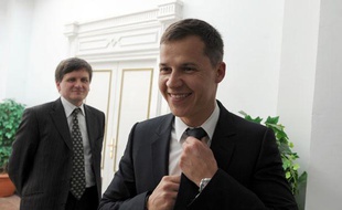 Le nouvel ambassadeur français en Tunisie, Boris Boillon, avant sa rencontre avec le Premier ministre tunisien Mohamed Ghannouchi, le 17 février 2011 à Tunis.