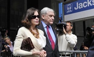 L'ancien magnat de la presse Conrad Black est sorti de prison vendredi après avoir été condamné aux Etats-Unis pour fraude et obstruction à la justice, mais son éventuel retour au Canada, dont il avait renoncé à la nationalité, fait des vagues dans son pays natal.