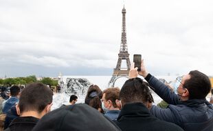 Des touristes à Paris en mai 2021.