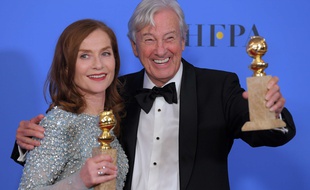Isabelle Huppert et le réalisateur Paul Verhoeven, sacrés aux Golden Globes pour «Elle», le 8 janvier 2017.