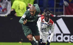 Ici opposé à Ferland Mendy, Wahbi Khazri était remonté contre l'arbitrage vidéo et Anthony Gautier, vendredi à Décines