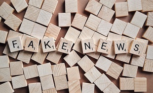 Voici quelques pistes pour identifier les fake news et les intox.