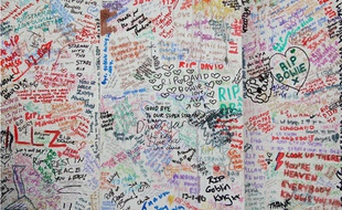 Mur de Londres rempli d'hommages à David Bowie en janvier 2016