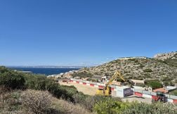 Dans les calanques de Marseille, « les gens posent leurs serviettes » sur d…
