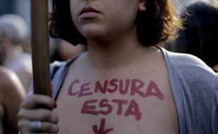 Les Argentines ont défilé topless, mardi